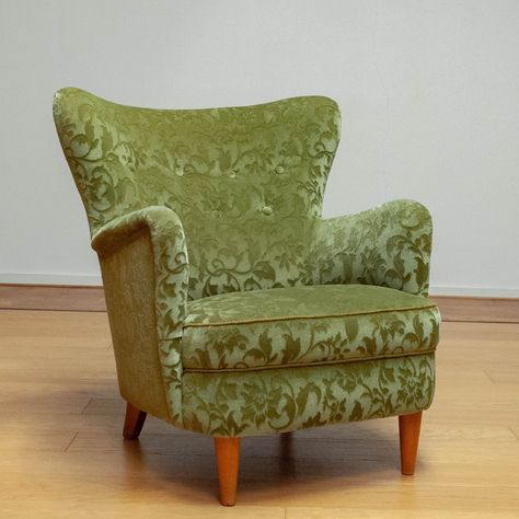 Listed on VNTG.com: 1940 Green Ton Sur Ton Velvet Wingback Club Chair by Ilmari Lappalainen for Asko | #vntg #vintage Velvet Sofa Chair, Funky Retro Furniture, Vintage Velvet Furniture, Comfy Accent Chairs For Bedroom, Vintage Upholstered Chairs, Sofa Chairs For Bedroom, 1950s Decor Interior Design, Wingback Chair Upholstery Ideas, Velvet Green Chair