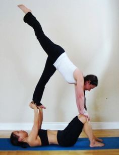 Acroyoga Two Person Yoga Poses, Two Person Yoga, 2 Person Yoga, Two People Yoga Poses, 2 Person Yoga Poses, 2 People Yoga Poses, Couple Yoga, Hard Yoga Poses, Couples Yoga Poses