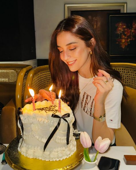 Maya Ali Actress Media Official #MayaAli #ActressMediaOfficial Happy Birthday Queen, Long Bridal Hair, Maya Ali, Birthday Queen, Bridal Hair, Happy Birthday, Actresses, Queen, My Saves