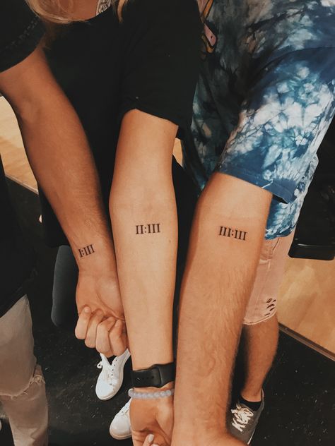 Group Tattoo Ideas, Three Sister Tattoos, Siblings Tattoo For 3, Matching Tattoos For Siblings, Group Tattoos, Matching Bff Tattoos, Cousin Tattoos, Brother Tattoos, Matching Best Friend Tattoos