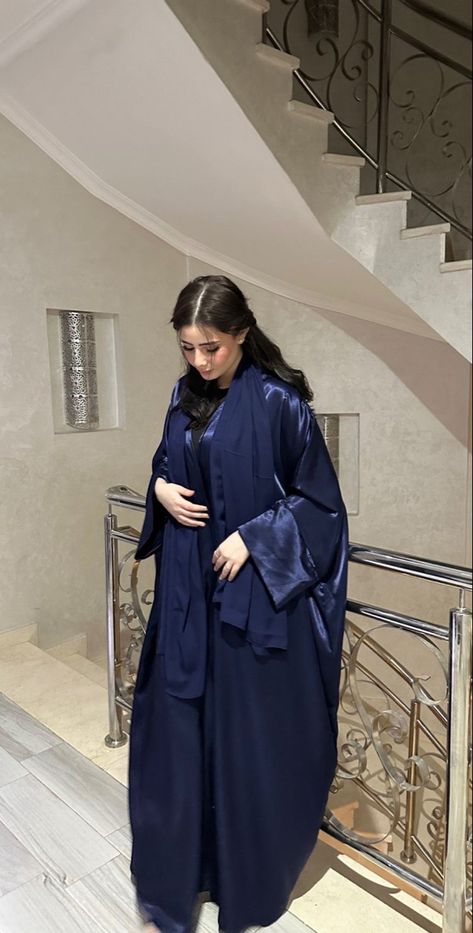 Hijabi Dubai, Dubai Abaya Fashion, Photoshop Fails, Abaya Designs Latest, Dress Islamic, Abaya Fashion Dubai, Abaya Outfit, Abaya Hijab, Funny Photoshop