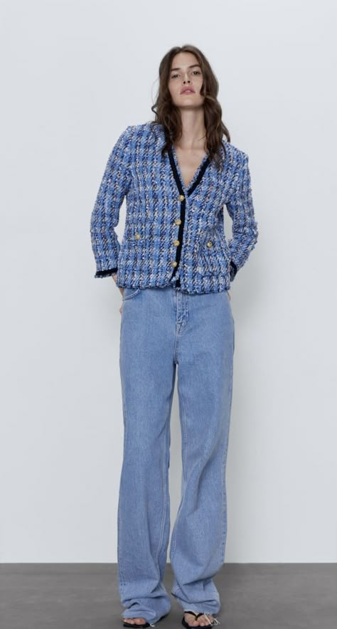 Blue Tweed Blazer Outfit, Tweed Jacket And Jeans, Outfits Saco, Boucle Jacket Outfit, Tweed Blazer Outfit, 2023 Jeans, Tweed Jacket Outfit, Tweed Fashion, French Chic Fashion