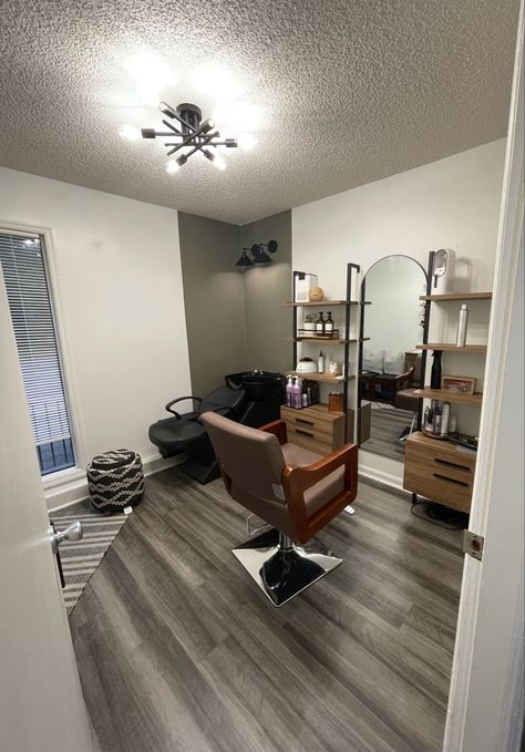 Small Salon Suite, Salon Suites Layout, Salon Suite Ideas Layout, Salon Suite Decor Small Spaces, Home Hair Salon Ideas, Small Salon Suite Ideas, Small Salon Designs, Salon Retail Display, Salon Decor Studio