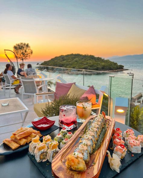 Ksamil Albania, Summer Dump, Albanian Recipes, Vacation Food, Albanian Culture, Sushi Platter, Food Sushi, Vacation Meals, Beach Meals