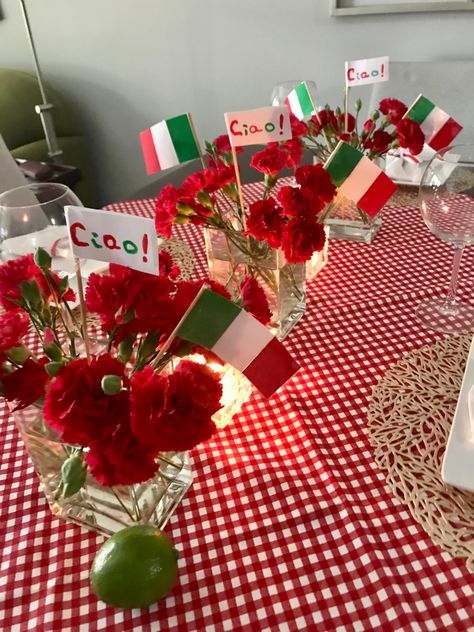 International Dinner Decorations, Italy Inspired Birthday Party, Italian Wine Party, Italian Themed Balloon Arch, Rome Birthday Theme, Italian Festival Decorations, Italian Festival Party, Italian Theme Decorations, Italian Birthday Party Ideas Decorations