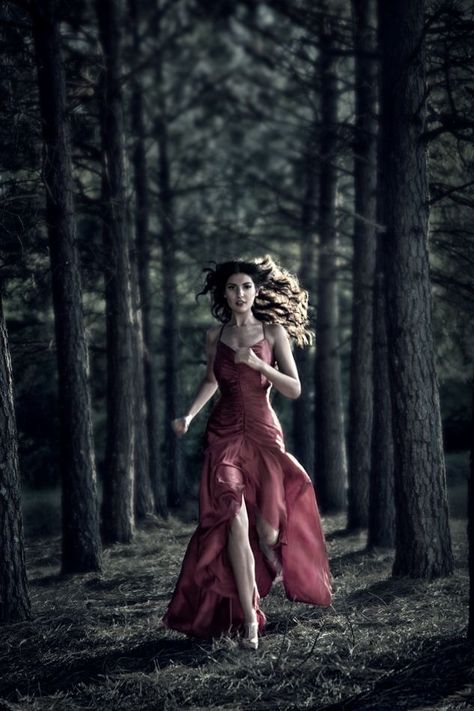 Selina running from her captive Fantasy Woods, Woods Ideas, Nature Photoshoot, Tim Walker, Charcoal Drawings, Elle Woods, Fantasy Photography, Foto Tips, Foto Poses