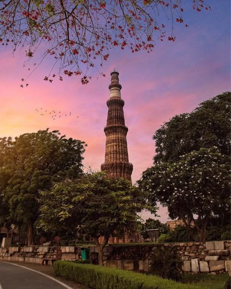 The Qutub Minar. Aesthetic Delhi, Qutab Minar, Touching The Sky, Monument In India, Qutub Minar, Delhi Travel, Travel Pose, 2023 Travel, Red Sandstone