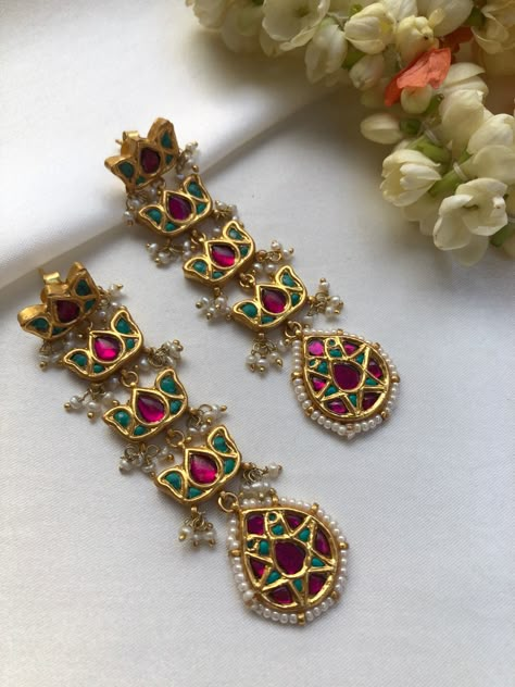 Jadau Jewellery Traditional, Traditional Jewelry Antique, Ethnic Jewelry Indian, Handmade Jewellery Ideas, Indian Traditional Jewellery, Vintage Indian Jewelry, Fashion Jewelry Necklaces Gold, Rajputi Jewellery, Saree Blouses Designs