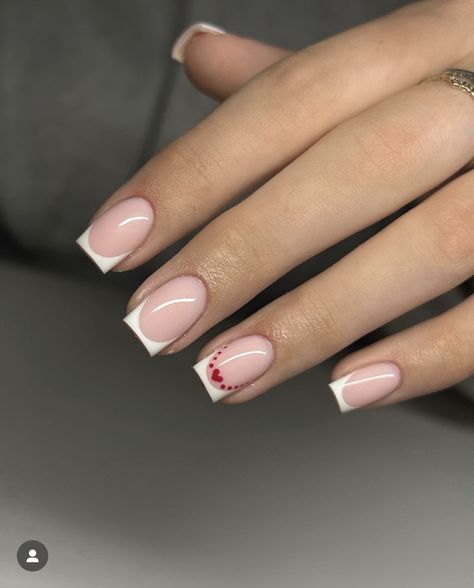 Short Acrylic Nails Heart, Holiday Nail Inspo, Plain Acrylic Nails, Nail Holiday, Pink French Tip, Holiday Acrylic Nails, Nostalgia 2000s, Nails Heart, Y2k Nostalgia