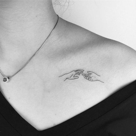 Minimalist hands on the collar bone |  | www.otziapp.com Tattoo Modern, Shape Tattoo, Tattoo Zeichnungen, Inspiration Tattoos, Cat Tattoos, Tiny Tattoo, Diy Tattoo, Pattern Tattoo, Tattoo S