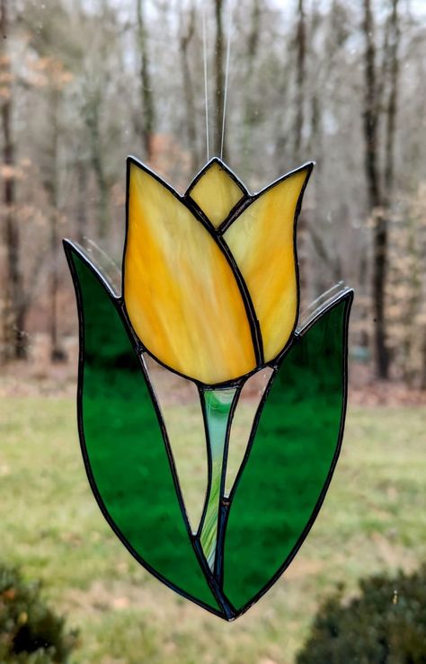 Stained Glass Spring Patterns, Stained Glass Daffodil Pattern, Stained Glass Tulips Patterns, Spring Stained Glass Patterns, Easter Stained Glass Ideas, Spring Stained Glass Ideas, Stained Glass Easter, Light Catchers, Glass Creations