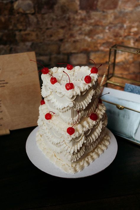 Wedding Cake Inspiration Rustic, Wedding Cake For Two, Vintage Cherry Wedding Cake, White Wedding Cake With Cherries, Split Wedding Cake, Wedding Strawberry Cake, Wedding Cake Cherries, Vintage Wedding Cake With Cherries, 50s Wedding Cake