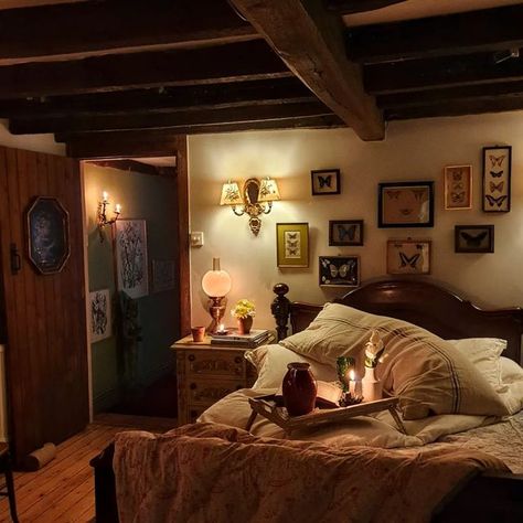 Dreamy Space, Cottage Room, Home Decor Aesthetic, Cosy Room, Cottage Bedroom, Interiors Dream, Dream House Rooms, Aesthetic Rooms, Dream Apartment