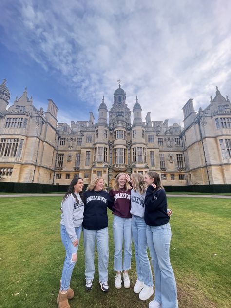 London College Student Aesthetic, Study Abroad Uk Aesthetic, London Boarding School, London Study Aesthetic, Student In London, Study In London Aesthetic, Study Abroad In London, College Abroad Aesthetic, Studying In Uk