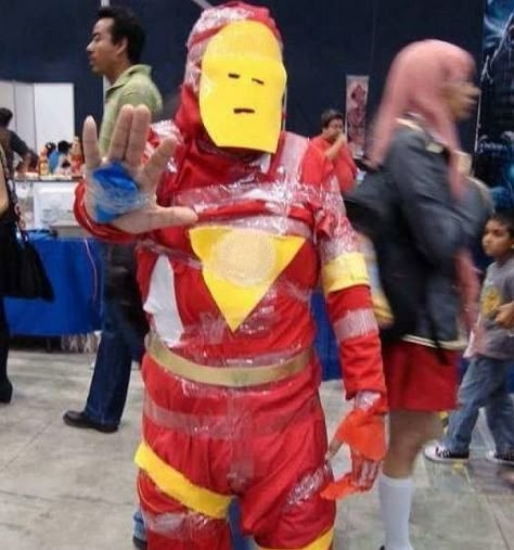 Fun 'N' Frolic: 10 Times Cosplayers Got It Wrong Halloween Costume Fails, Cosplay Fail, Bad Cosplay, Nerdy Kid, Iron Man Cosplay, Best Cosplay Ever, Ironman Costume, Comic Con Costumes, Funny Cosplay