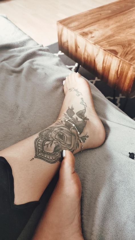 Indialove Tattoos, Henna Leg Tattoo Designs, Leg Tattoo Cover Up Ideas For Women, Mandala Tattoo Thigh, Raw Tattoo, Henna Leg Tattoo, Henna Leg, Leg Tattoo Designs, Wildflowers Tattoo