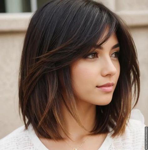 Korean Hair Highlights Brown, Layered Bob Hairstyles For Fine Hair Shoulder Length, Hairstyles For 30 Year Old Women, Shoulder Length Hair With Layers Side Part, Long Bob For Round Face, Best Color Hair, Dark Hair Bobs, Dark Hair Bangs, Lovely Hairstyles