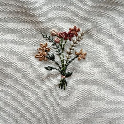 Small Bag Embroidery Ideas, Sweet Pea Flower Embroidery, Dainty Flower Embroidery, Embroidered Small Flowers, Small Flower Embroidery Patterns, Uniqlo Bag Embroidery, Embroidery Pocket Design, Embroidered Flower Bouquet, Embroidered Pencil Case