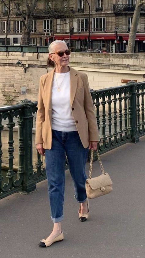 Middle Aged Outfits, Middle Age Woman Fashion, Linda Wright Style 2023, Old Lady Style, Advanced Style Boho, Linda Wright Style, Chic Grandma, Old Fashioned Bread, Middle Aged Women Fashion