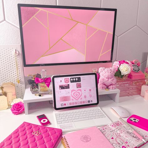 Imac Desk Setup Aesthetic Pink, Pink Office Aesthetic, Pink Imac, Pink Desk Setup, Imac Desk, Cover Photo Aesthetic, Imac 2021, Desk Wallpaper, Studying Inspo Motivation