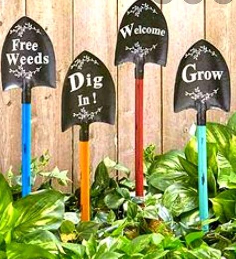 Painted Shovels, Shovel Decor, Shovel Craft, Shovel Art, Garden Tools Decor, Gardening Business, Old Garden Tools, Garden Shovel, Yard Art Crafts