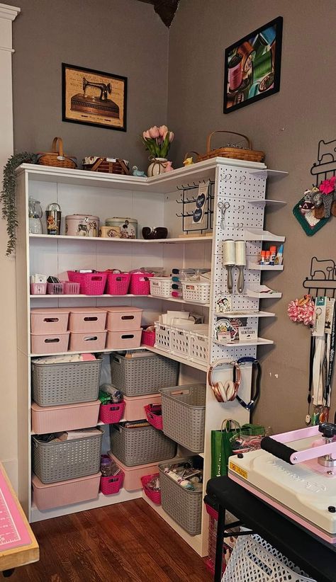 Organization Ideas For Art Supplies, Apartment Sewing Space, Craft Corner In Bedroom, Small Craft Rooms Ideas, Craft Room And Bedroom Combo, Crafting Corner Ideas Small Spaces, Small Art Studio Storage, Hobby Organization Ideas, Rv Craft Room