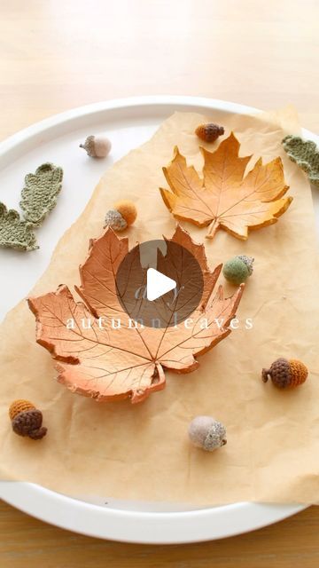 Clay Autumn Crafts, Das Modelling Clay Ideas, Autumn Clay Ideas, Clay Leaf Bowl, Diy Autumn Leaves, Clay Autumn, Easy Diy Fall Crafts, Diy Leaf, Crafts Nature