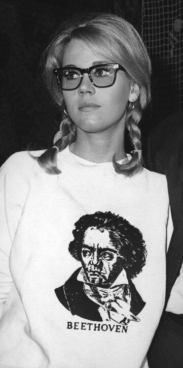 Jane Fonda 60s, Jane Fonda Style, Free Spirit Chic, Jane Fonda Hairstyles, 60s Tv Shows, 60s Tv, Faye Dunaway, Ludwig Van Beethoven, Grunge Shirt