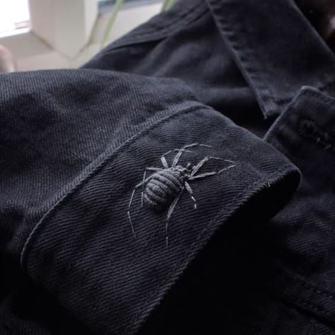 Spider Button Embroidery, Spider Embroidery Stitch, Adding Embroidery To Clothes, Embroidery On Jacket, Embroidery Spider Web, Jeans Jacket Embroidery, Spider Clothes, Spider Jacket, Embroidery Spider