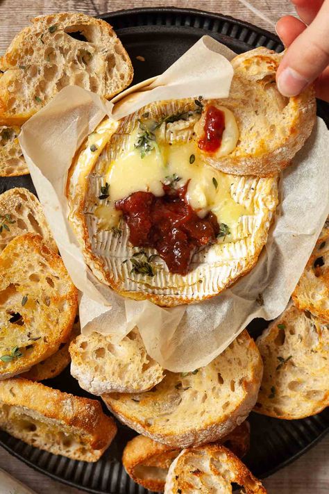 A summer take on classic baked camembert using gooseberry chutney. It makes a great sharing plate for BBQs and parties. Winter Starters, Camembert Cheese Recipes, Camembert Baked, Fancy Starters, Cabin Food Ideas, Camembert Recipe, Gooseberry Chutney, Baked Camembert Recipe, Camembert Recipes