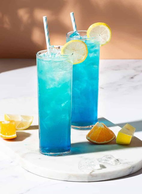 Blue Mocktail Recipe, Blue Mocktail, Blue Curacao Liqueur, Summer Mocktails, Creative Drinks, Mocktail Drinks, Sugar Free Drinks, Alcohol Free Drinks, Blue Drinks