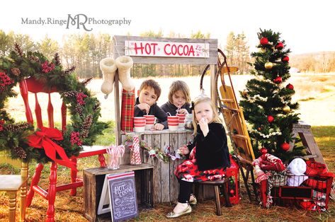 Christmas Mini Sessions Outdoor, Christmas Mini Ideas, Cocoa Stand, Hot Cocoa Stand, Christmas Photo Ideas, Mini Session Ideas, Christmas Photo Booth, Christmas Mini Sessions, Christmas Shoot