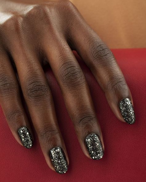 Sparkly New Years Nails, Nail Polish Sally Hansen, New Years Nails, Home Nail Salon, Nail Polish Ideas, Polish Ideas, New Year's Nails, Healthy Nails, Party Look