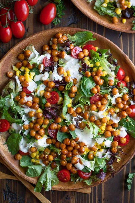 BBQ Chickpea Salad - Vegetarian + Vegan - Peas and Crayons Veggie Bbq, Bbq Veggies, Bbq Chickpeas, Recipes For Bbq, Spring Mix Salad, Vegetarian Bbq, Salad Vegetarian, Bbq Salads, Vegetarian Barbecue