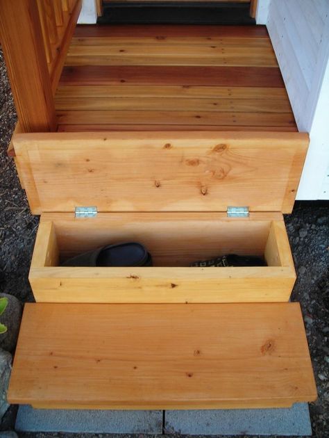 I had to re-share these genius tiny house storage steps with you created by the good people over at The Small House Catalog. It's designed if you live in a tiny home on wheels so you would usually ... Tiny House Steps, Tiny House Design Small Cottages, Outdoor Shoe Storage, Storage Steps, House Steps, Tiny House Storage, House Staircase, Staircase Storage, Unusual Homes