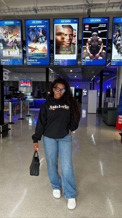 Smart Casual Outfits Black Women, Movie Date Outfit Ideas Winter, Kay Yarms Outfits, Cinema Outfit Ideas Casual, Outfit For Movie Night, Movies Outfit Date, Movie Date Outfit Winter, Movie Outfits Date, Cinema Outfit Ideas Movies