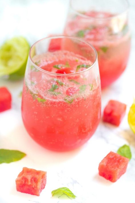 11 La Croix Mocktail Recipes - Brit + Co Fizz Mocktail, Homemade Healthy Snacks, Fun Beverages, Frozen Fruit Smoothie, True Lemon, Healthy Homemade Snacks, Flavored Sparkling Water, Home Detox, Homemade Detox