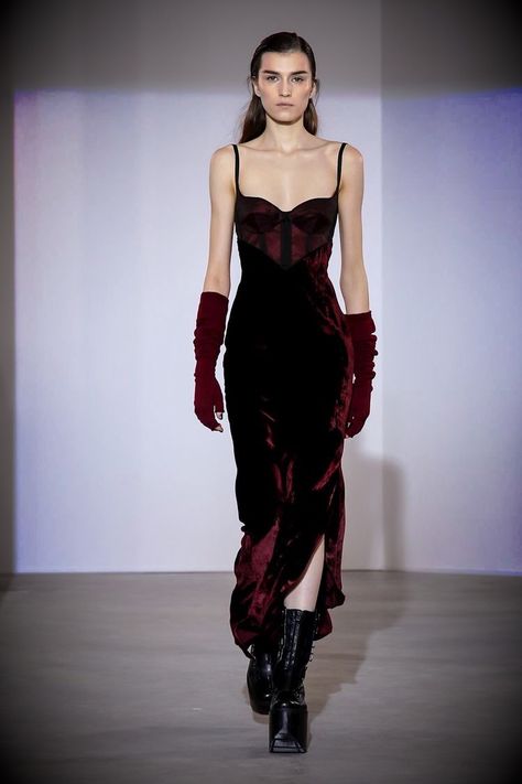 Olivier Theyskens, Runway Fashion Couture, Looks Vintage, Runway Looks, Fancy Dresses, Couture Fashion, Look Fashion, Pretty Dresses, Runway Fashion