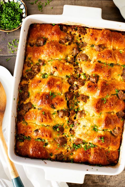 Crescent Roll Breakfast Casserole Vegan Sausage Casserole, Christmas Healthy Breakfast, Sweet Breakfast Casserole Recipes, Vegan Breakfast Casseroles, Vegan Yule Recipes, Vegetarian Crescent Roll Recipes, Vegan Breakfast Pastries, Vegan Brunch Ideas For A Crowd, Savory Christmas Breakfast