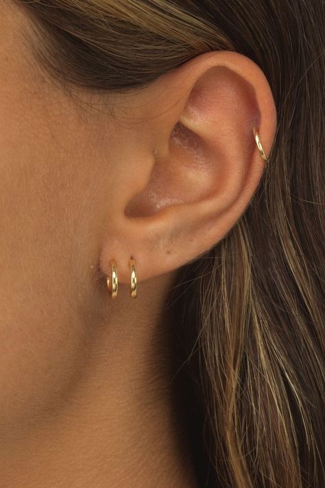 Ušný Piercing, Bijoux Piercing Septum, Minimalist Ear Piercings, Ear Peircings, Cool Ear Piercings, Pretty Ear Piercings, Cute Ear Piercings, Cute Piercings, Piercings Unique