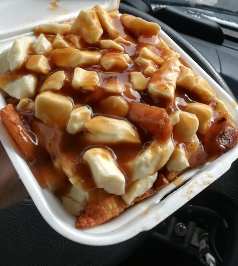 Carnival Eats Recipes, Poutine Food, Freakshakes Recipe, Canadian Food, Delicacy Food, Food Therapy, Poutine, Food Obsession, Interesting Food Recipes