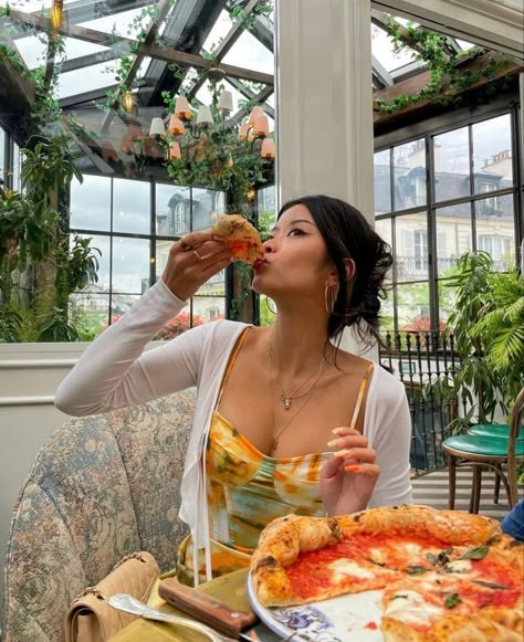 Eat Pray Love Quotes, Restaurant Pictures, Eating Pizza, Table For Two, Eat Pray Love, Best Photo Poses, Date Dinner, Instagram Pose, Instagram Photo Inspiration