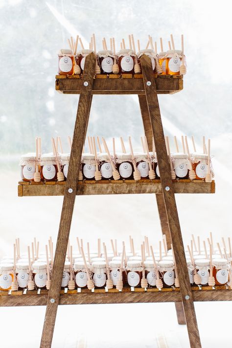 To emphasize their love of cooking, this couple let these jars of honey stand out on an understated wooden stand. Wedding Favors For Men, Favor Display, Bottle Opener Favors, Wedding Favors Diy, Honey Wedding Favors, Honey Jars, Wedding Favors Ideas, Creative Wedding Favors, Inexpensive Wedding Favors