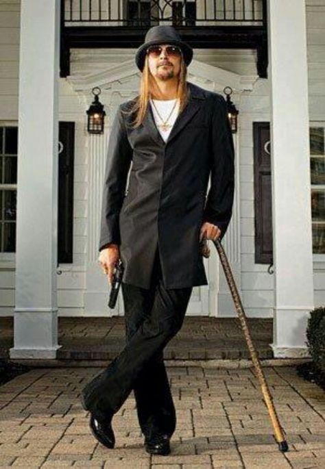 Kid Rock posing in front of one of his homes Billboard Cover, Kid Rock Picture, Kid Rocks, Rock Pictures, Cowboy Baby, Rock Baby, Kid Rock, East Texas, Baby Cowboy