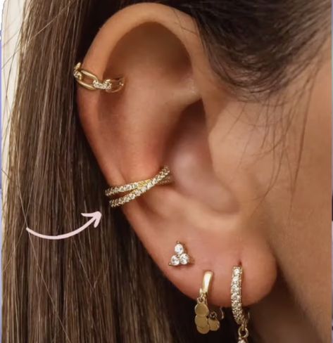 Piercings Ear Elegant, 3 Piercing Ideas, Ear Inspo Piercing, Ear Piercing Arrangements, Four Piercings Ears, Second And Third Ear Piercing, Types Of Ear Piercings Chart, Nose Piercing Pain, Piercing Oreille Tragus