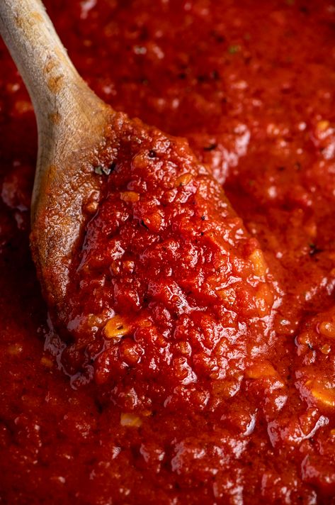 Super Quick No Chopping 10 Minute Tomato Sauce - The Genetic Chef Tomato Puree Recipes, How To Make Tomato Puree, Tomatoe Puree Homemade, Homemade Tomato Puree, Pureed Vegetable Pasta Sauce, Sunday Sauce, Perfect Mashed Potatoes, Spaghetti Dinner, Chocolate Turtles