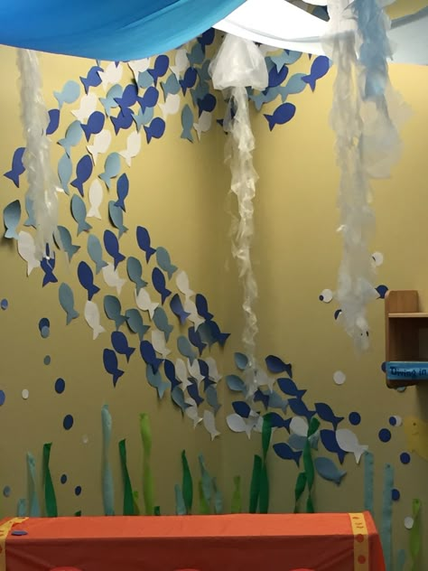 Under Water Classroom Decoration, Diy Sea Theme Decor, Water Theme Preschool Decorations, Ocean Decor For Classroom, Under The Sea Themed Crafts, Aquatic Classroom Theme, Baby Shark Display, Under Water Decoration, Sea Life Decorations Diy Ideas