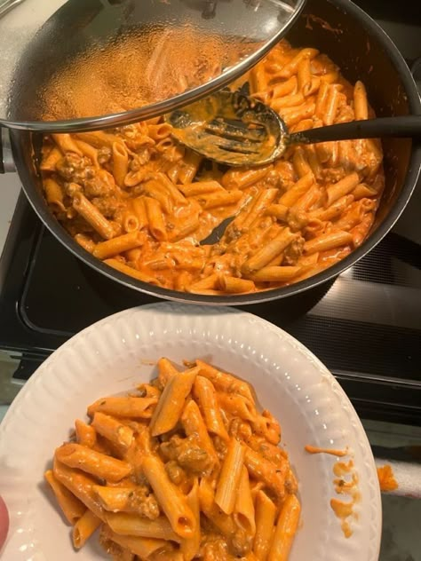 Pasta Pics, Pasta With Sausage, Traditional Pasta, Food Babe, Healthy Food Dishes, Food Therapy, Yummy Comfort Food, Food Videos Cooking, Pasta Sauce