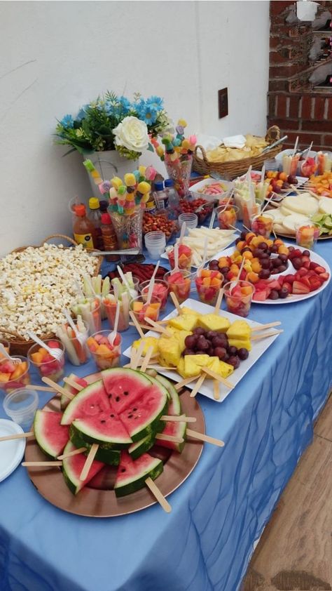 Tropisk Fest, Pool Party Snacks, Pool Party Food, Bizarre Foods, Pool Birthday, Party Food Platters, Kids Party Food, Front Porch Christmas Decor Ideas, Pool Birthday Party