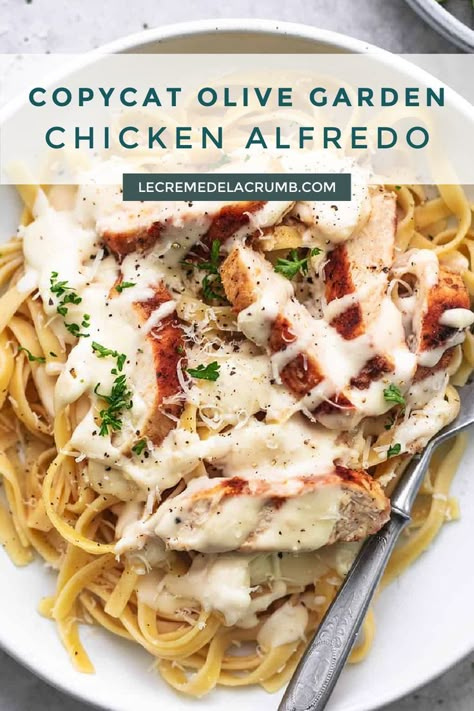 Olive Garden Chicken Alfredo is the most perfectly tasty copycat recipe. Creamy, rich, delicious alfredo sauce over moist, tender chicken breasts and fettuccini — it doesn’t get much better than this! | lecremedelacrumb.com #copycatrecipe #olivegarden #chickenalfredo #pasta #creamy #easyrecipes Olive Garden Chicken Alfredo Recipe, Olive Garden Chicken Alfredo, Copycat Olive Garden Chicken, Chicken Fettuccini Alfredo, Chicken Gnocchi Soup Recipe, Chicken Alfredo Recipe, Olive Garden Chicken, Copycat Olive Garden, Pasta Creamy